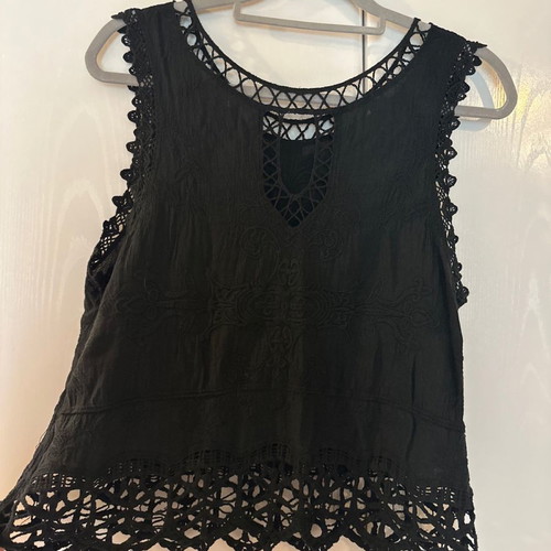 Black sleeveless top size M with beautiful reversible details