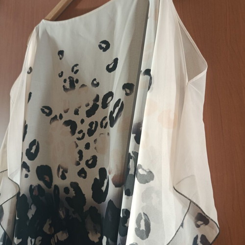 Dina blouse butterfly style black and beige like new, XXL