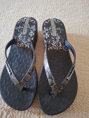 Ipanema platform flip-flops size 39, black