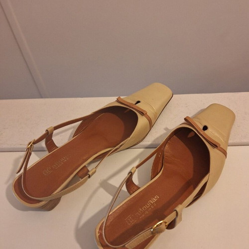 Vavoulas women's low slingback sandals gold with pink gold bow like new