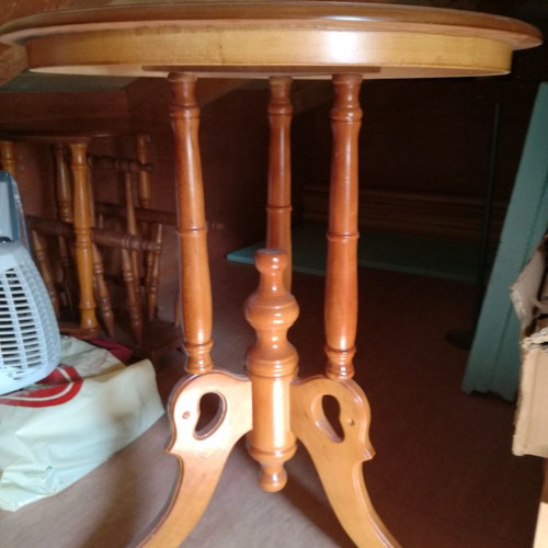 Wooden round coffee table used with carved base