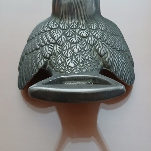 Sparrow-shaped bottle opener