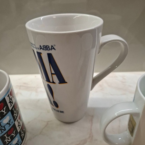 Mugs like new without tags