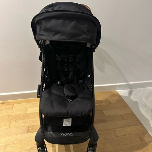 Nuna TAVOnext stroller and car seat set like new with extras