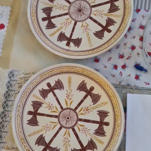 Ceramic wall plates like new, set of 2 pieces