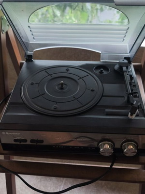 Roadstar TTR-8633 Turntable like new