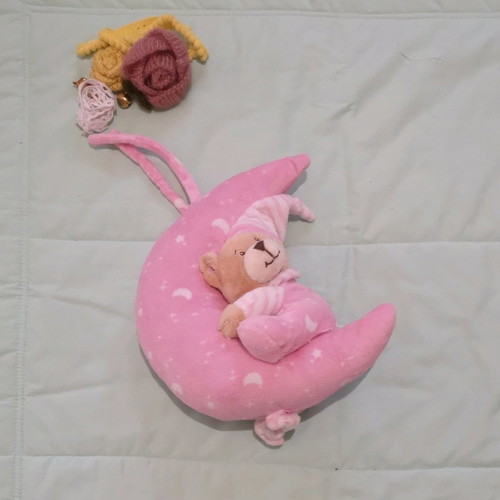 Wind-up sleep teddy bear used with lullabies for cradle or crib
