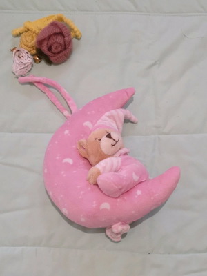 Wind-up sleep teddy bear used with lullabies for cradle or crib