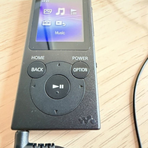 Sony mp3 player 8GB with cable and earbuds like new