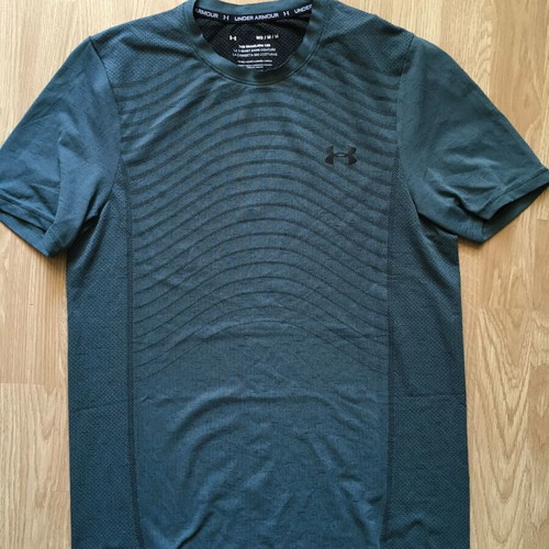 Under Armour Vanish Seamless Short Sleeve T-Shirt M like new, blue