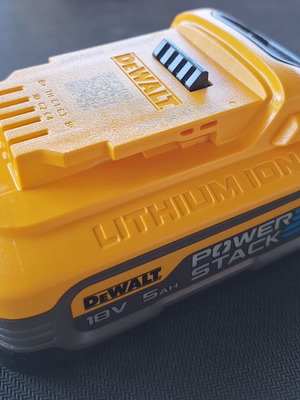 DeWalt DCBP518 battery