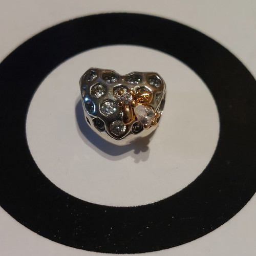 Pandora charm heart new with honeycomb design and white zirconia
