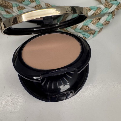 Estée Lauder Double Wear Compact 2C2 like new, pale almond