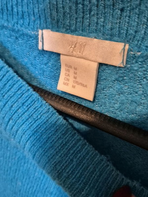H&M knitted sweater like new, size M, blue