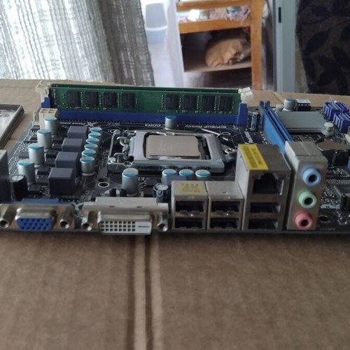 ASRock H61M-DGS motherboard with Intel Pentium G645 CPU, fan and 6GB RAM like new