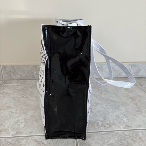 New York Tote Bag glossy shoulder, black and white, like new