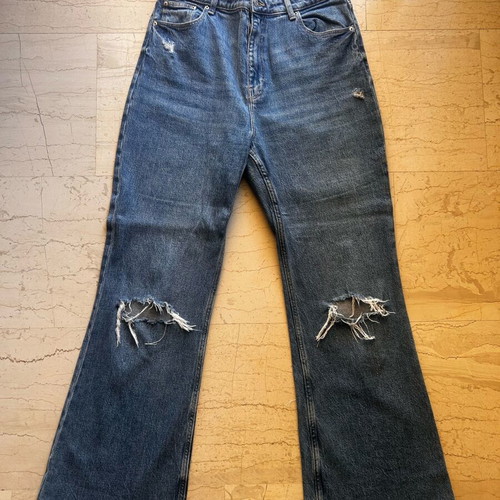 Bershka flare jeans with rips like new, blue size 40