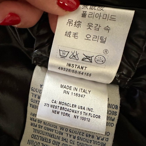 Moncler jacket like new with gold details, black size M