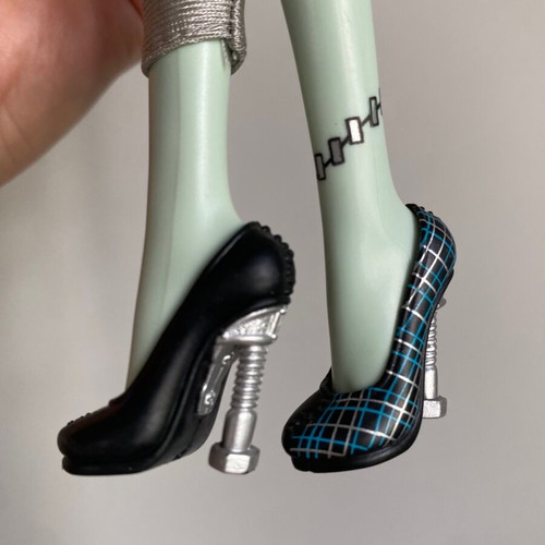 Monster High School's Out Frankie Stein doll 2011 used
