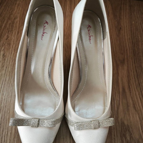 Bridal high heels like new, size 39, champagne shade with bow