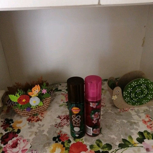 Set of 2 body mists Carroten Coconut Dreams lightly used & BU Frangipani & vanilla new 200ml