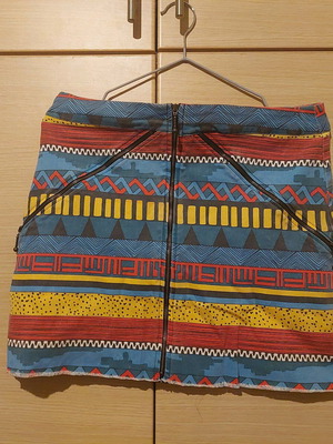 Vintage colorful short skirt with zipper like new