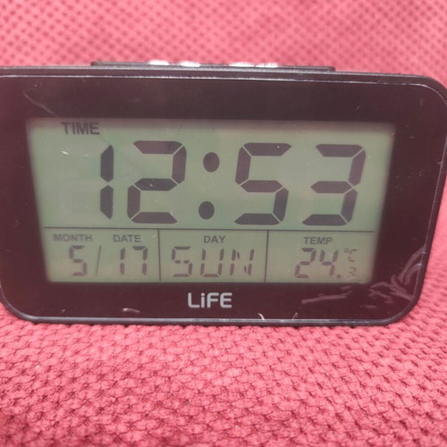 Life digital alarm clock table model like new