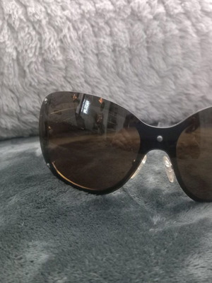 Anna Konsta sunglasses used, brown