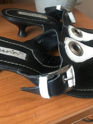 Graffiti black leather kitten heel sandals size 38 like new