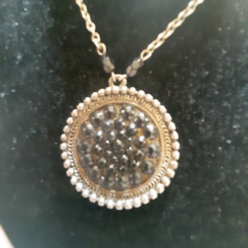 Necklace used with option for short or long wear