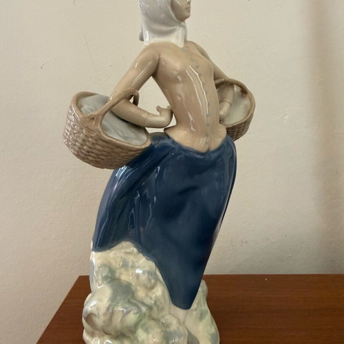 Porcelain decorative village girl like new, handmade