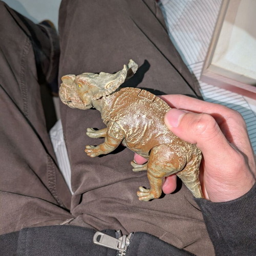 Dinosaur miniatures like new, set of 4 pieces