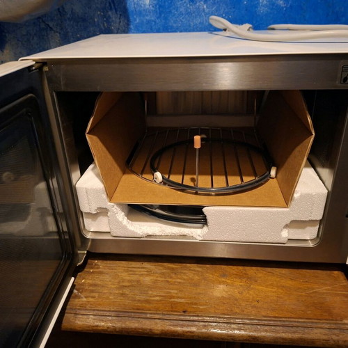Microwave oven new