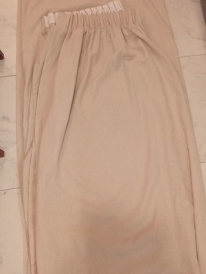 Curtain like new, height 2.85m, width 1.50m gathered