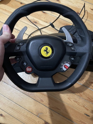 Thrustmaster steering wheel for PS4/PS5/PC used, part handle broken