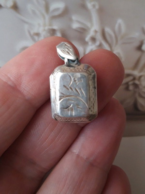 Silver pendant old small opening used