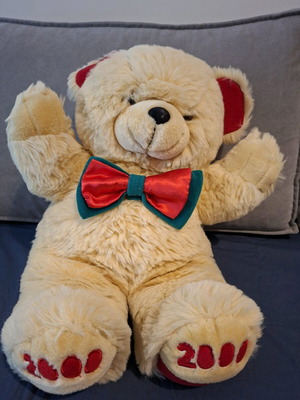 Large teddy bear like new, soft with nice texture