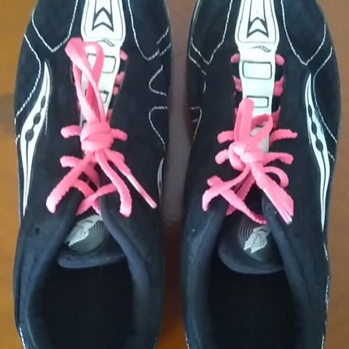 Saucony Kilkenny XC4 racing spikes used, size 42, black with pink laces