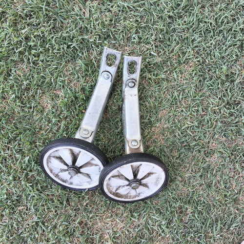 Bicycle training wheels, sturdy metal construction
