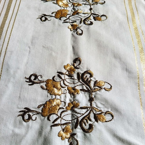 Vintage runner with gold embroidered motifs and gold stripes 87x44 cm