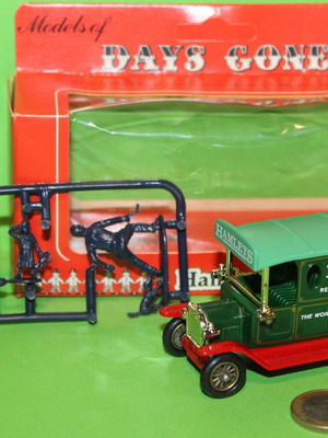 Ford Model-T Van Lledo Days Gone metal miniature new