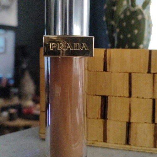 Prada Reveal Foundation new, MW50 medium warm shade