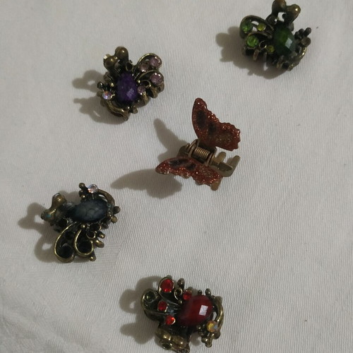 Metal hair clips like new, set of 4 with colorful stones