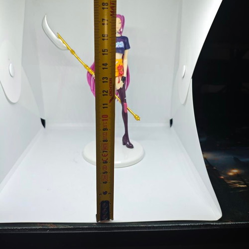 K-pop Demon Hunter collectible figure like new, 18cm