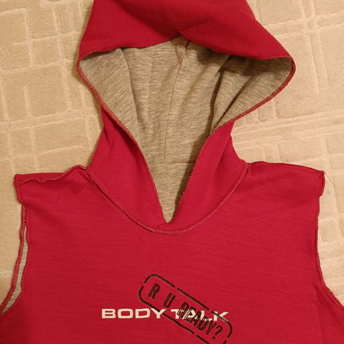 Body Talk reversible sleeveless hoodie used, gray and red, size M