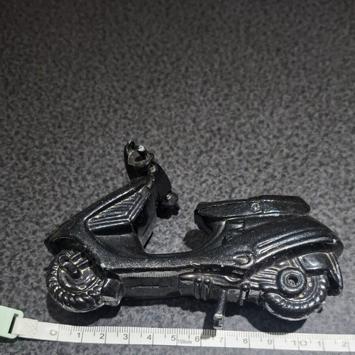 Vintage metal Vespa scooter miniature like new, 11cm