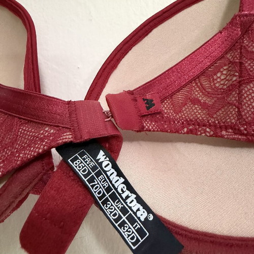 Wonderbra Burgundy Lace Bra 70D new with tag