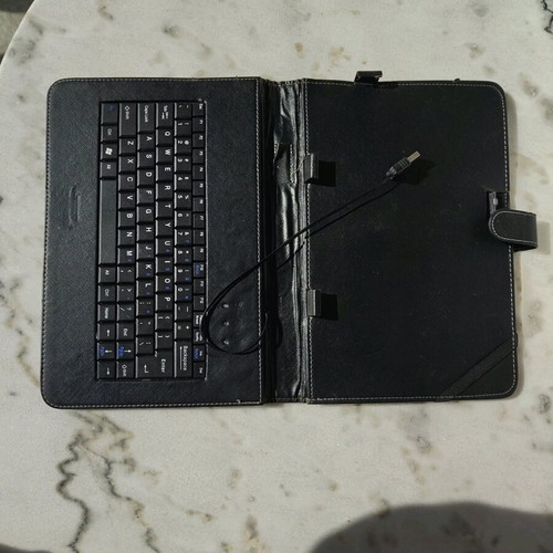 Universal tablet case 7" with USB keyboard used, black