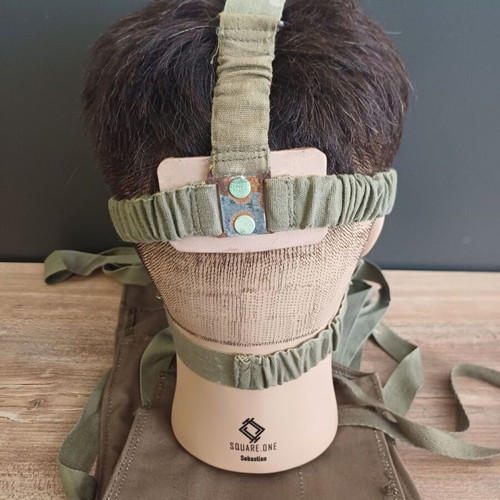 Hungarian Army M75 Gas Mask like new with case without filter