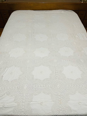 Vintage machine-knit quilt like new, off-white